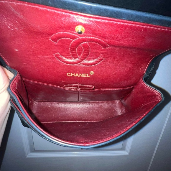 *SOLD* Vintage Chanel Small Double Flap in Black with Gold Hardware - Picture 10 of 15